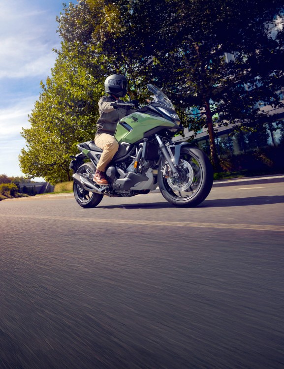 NC750X nc750x-product-page-hero-mobile-1600x2080-1600-x-2080-v5