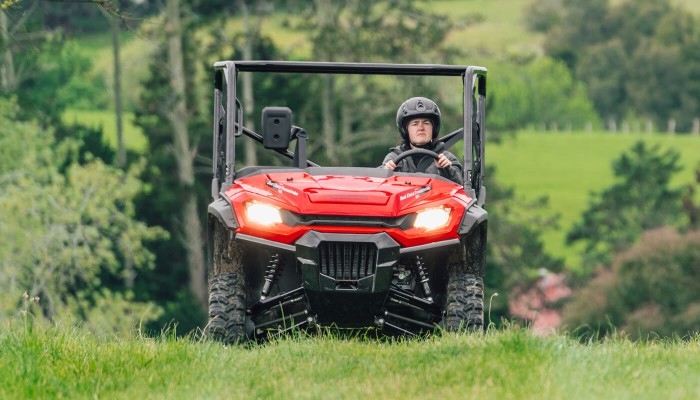 pioneer-1000-3p-2023-trail-product-page-zig-zag-img1-1400x800